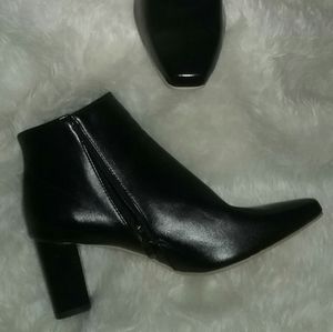 Shoes/Blk boots sz 44 heel  2.5